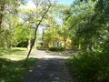 A villa épülete és parkja