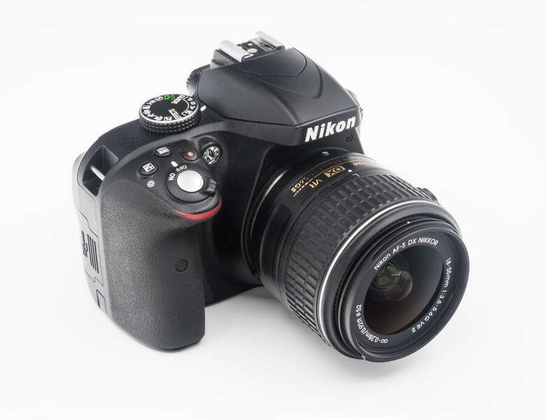 Fájl:2023 Nikon D3300 (3).jpg