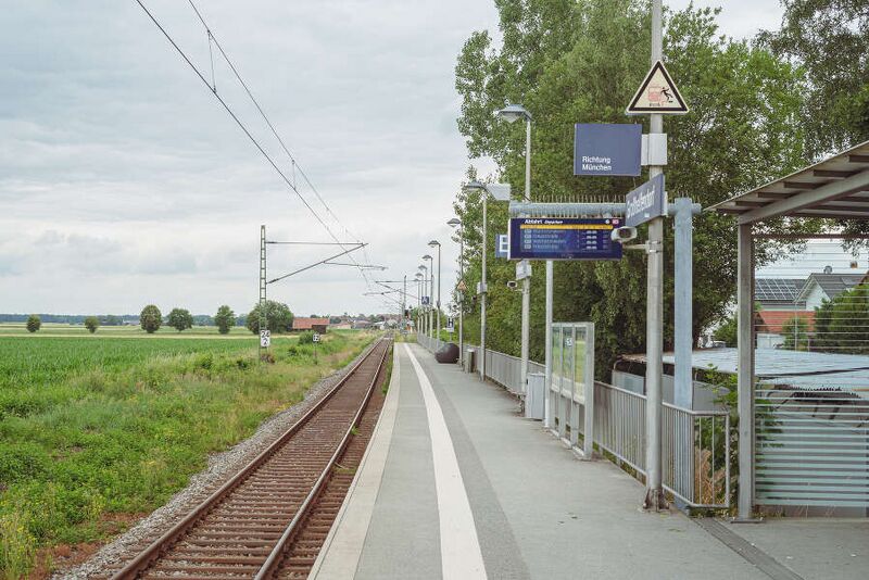 Fájl:20230701 Haltepunkt Großhelfendorf.jpg