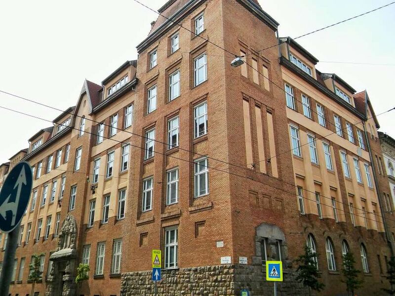 Fájl:Facultas Humán Gimnázium2.jpg