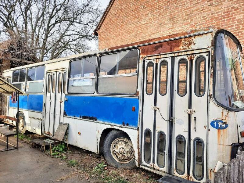 Fájl:Ibafa, Ikarus fajtájú busz.jpg