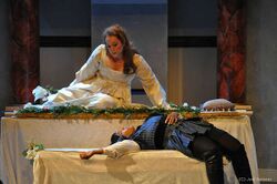 A zárójelenet az opera 2012-es houstoni előadásából