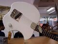 A Vintage '52 nevű bolt[4] által készített gitár, amely az Apple cég logója alapján készült