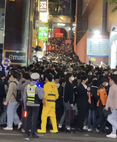 Fájl:Itaewon (이태원) 2022 Halloween.jpg